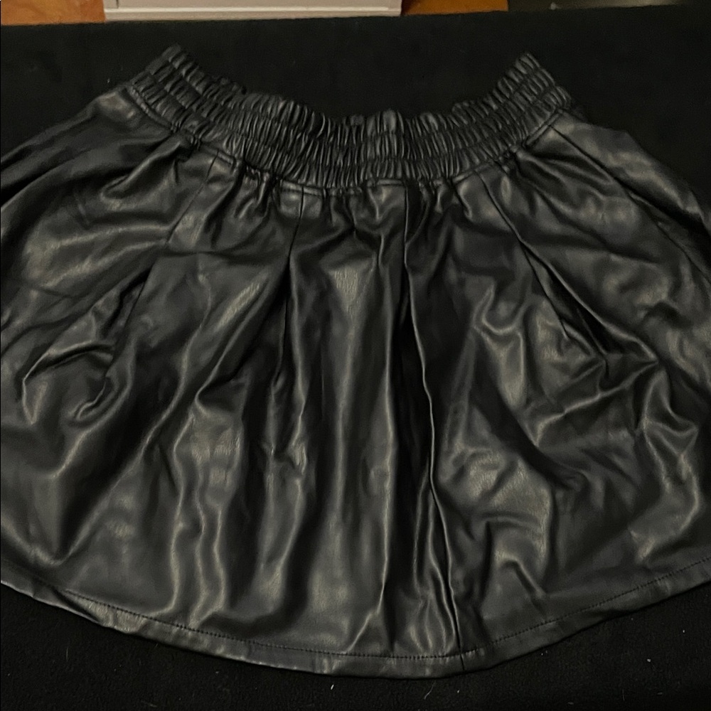 SHEIN Black Faux Leather Skater Skirt